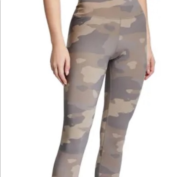 ALO Yoga Pants - Alo vapor camo- high waist performance leggings